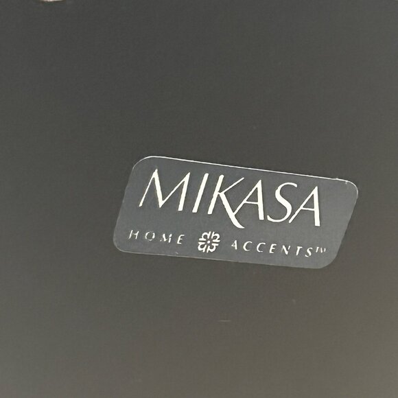 NWT Mikasa Textured High End Sitting Lady Sculpture Figurine - Picture 8 of 8